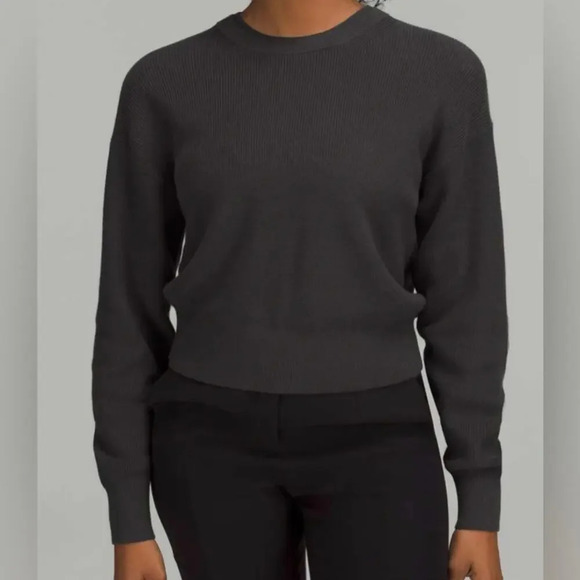 Lululemon Waist Length Crewneck Sweater Graphite Gray Size 10 - Picture 1 of 7